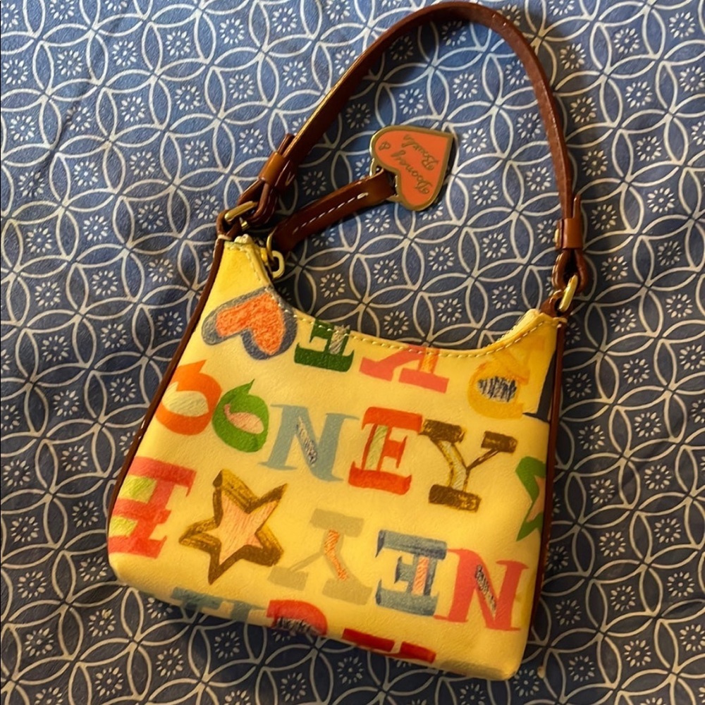 Y2K Dooney & Bourke purse (mini) good condition, she’s vintage 👛 ❤️
